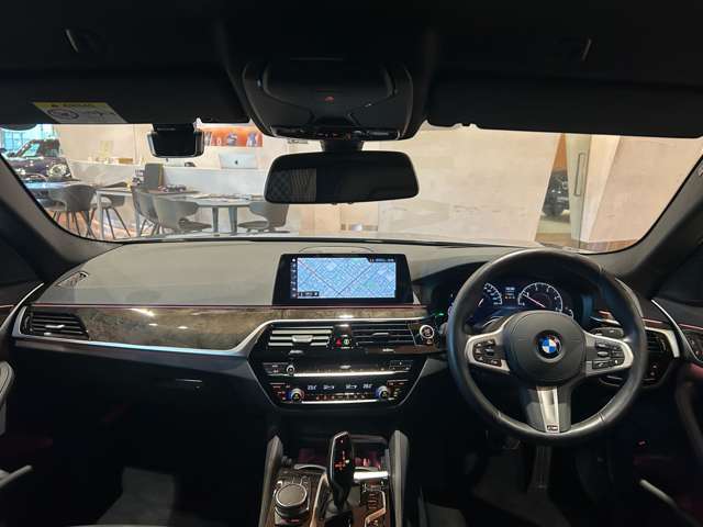 LIBERALAは、輸入車選びの新たなスタイルを提案するインポート・セレクト・ブランドです。オーナー様となる方がクルマから直接感じる感性を第一にした、最良の一台との出会いをコーディネートいたします。