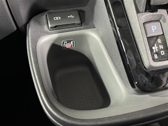 【ドリンクホルダー】長時間のドライブを快適に過ごすために、必須の車内アイテムですね。