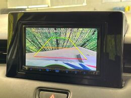 【バックカメラ】駐車時に後方がリアルタイム映像で確認できます。大型商業施設や立体駐車場での駐車時や、夜間のバック時に大活躍！運転スキルに関わらず、今や必須となった装備のひとつです！