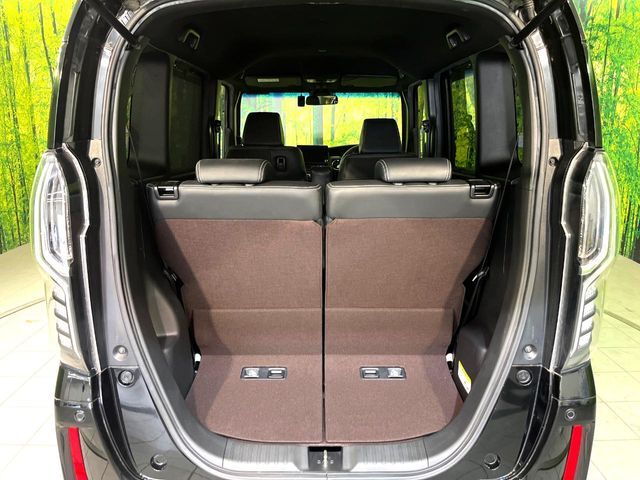 積み下ろしのしやすいデッキにはたっぷりと荷物を積み込んでいただけます。遊びから仕事まで、様々なシーンで頼れます♪