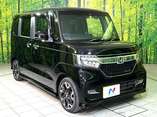 大好評のボディコーティング「弾スプラッシュコート」もご納車までに施工可能。通常のガラスコートと異なる、耐久年数6年の無機質ガラスコーティングが、ボディをキレイな状態に保ってくれます。
