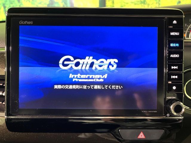 【純正ナビ】人気の純正ナビを装備しております。ナビの使いやすさはもちろん、オーディオ機能も充実！キャンプや旅行はもちろん、通勤や買い物など普段のドライブも楽しくなるはず♪