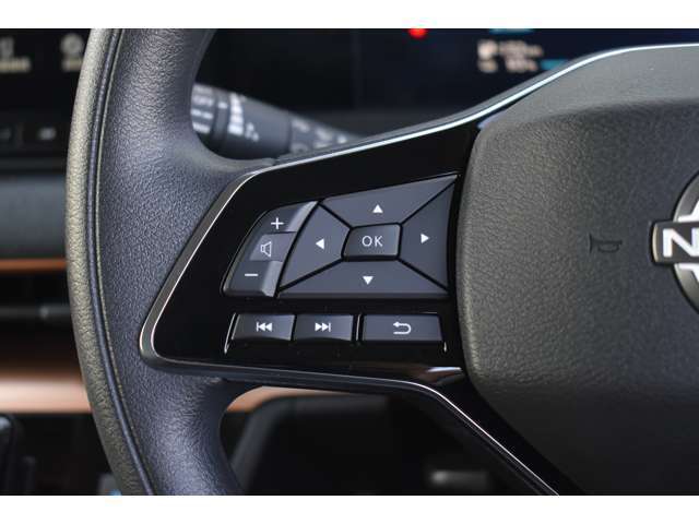 ハンドルから手を離さずにオーディオの操作ができるステアリングスイッチ！