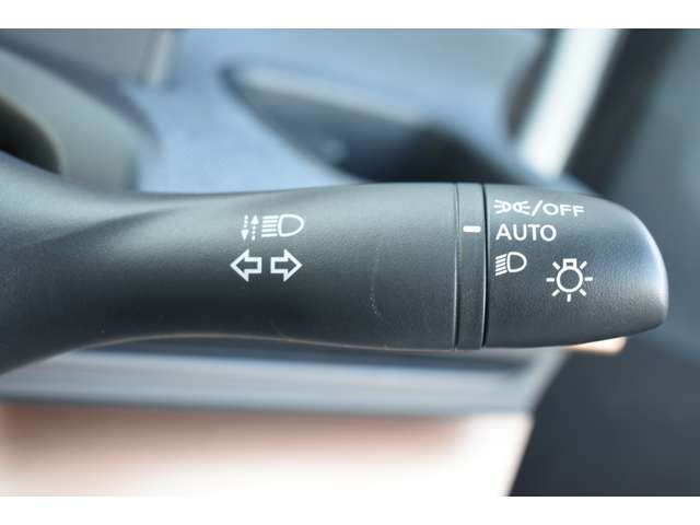 オートライトで周辺の明るさを検知して自動で点灯・消灯してくれます。