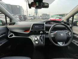 【インパネ全体】全方位で視界が広く、高い目線で運転もしやすいです！