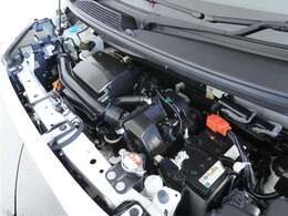 エンジンは車の心臓部分です。このエンジンルームが汚いとトラブルの基になります。当店は専用の液剤を使って徹底的に綺麗にします。