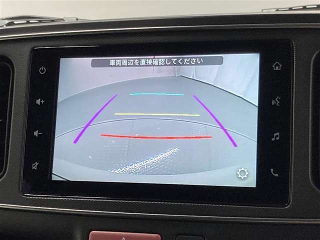 バックモニター付きです。後退時に車両の後ろ側を画面に表示します。車庫入れなどでバックする際に後方確認ができ便利です。