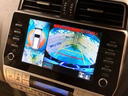 【パノラミックビューモニター】専用のカメラにより、上から見下ろしたような視点で360度クルマの周囲を確認することができます☆死角部分も確認しやすく、狭い場所での切り返しや駐車もスムーズに行えます。