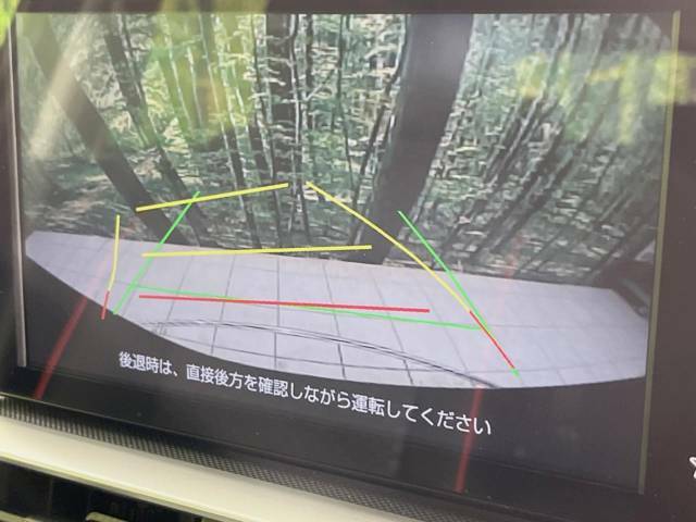 【バックカメラ】駐車時に後方がリアルタイム映像で確認できます。大型商業施設や立体駐車場での駐車時や、夜間のバック時に大活躍！運転スキルに関わらず、今や必須となった装備のひとつです！