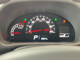 メーターパネルはタコメーター付きのシンプルで計器類が確認し易いデザイン！