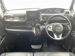 【インパネ全体】車内の雰囲気でお車の印象も変わります。自分好みのお車を見つけていきましょう！