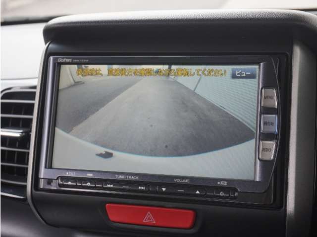 ◆バックカメラ◆リバースにするだけで映ります、後方の安全確認や、狭い駐車場での車庫入れ、雨の日や夜間など視界の悪い時に便利です！安全にバックする為には欠かせない装備です。