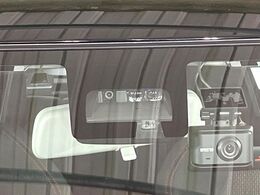 【スズキ　セーフティサポート】走行中に前方の車両等を認識し、衝突しそうな時は警報とブレーキで衝突回避と被害軽減をアシスト。より安全にドライブをお楽しみいただけます。