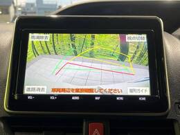 【バックカメラ】駐車時に後方がリアルタイム映像で確認できます。大型商業施設や立体駐車場での駐車時や、夜間のバック時に大活躍！運転スキルに関わらず、今や必須となった装備のひとつです！