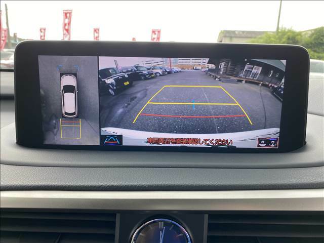 ★パノラミックビューモニター★運転席周辺のカメラからディスプレイに表示され「VIEW」のスイッチで映像を切り替える事ができます。駐車時などには安心な装備です♪