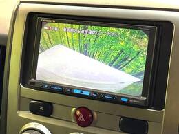 【バックカメラ】駐車時に後方がリアルタイム映像で確認できます。大型商業施設や立体駐車場での駐車時や、夜間のバック時に大活躍！運転スキルに関わらず、今や必須となった装備のひとつです！