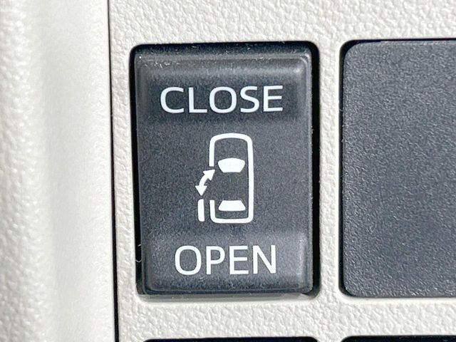 【パワースライドドア】スマートキーや運転席のスイッチでスライドドアの開閉が可能♪電動だから力を入れてドアを開ける必要が無く、小さいお子様でも、重い荷物を持っている時もラクに開け閉めできます♪