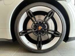 ★前265/35ZR21・後305/30ZR21★グッドイヤーイーグルF1装着・前6ミリ・後6ミリ山と十分ございます。★21インチMission Eデザインホイールにガリキズはございませんでした。