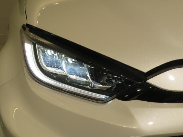 LEDヘッドライト装備：点灯の瞬間から最大光量を発揮し、突然暗くなるトンネルなどでの安定性を高めます！