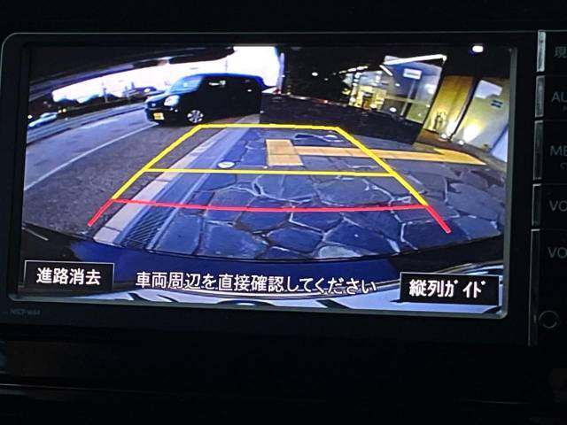 【バックカメラ】駐車時に後方がリアルタイム映像で確認できます。大型商業施設や立体駐車場での駐車時や、夜間のバック時に大活躍！運転スキルに関わらず、今や必須となった装備のひとつです！