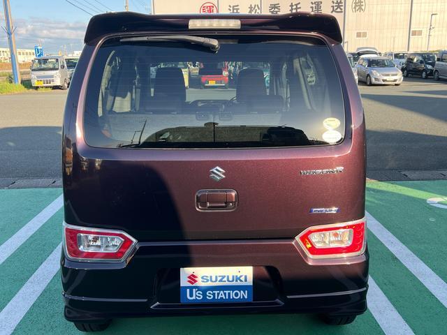 雨天時、後方視界を確保できるリヤワイパー装備で便利で安心です