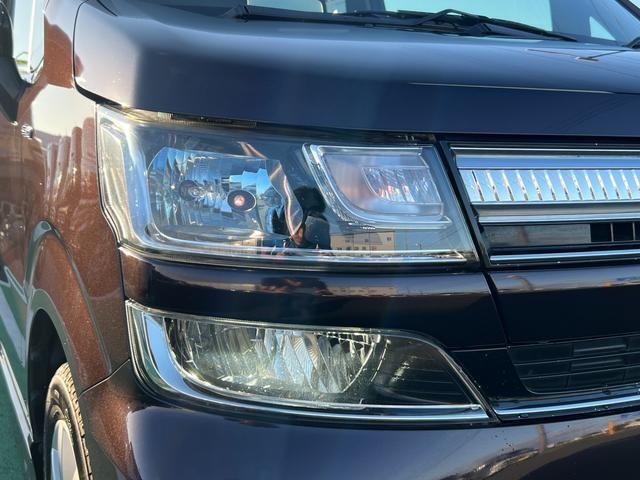 暗い夜道を明るく照らすLEDヘッドランプを装備しており安心です