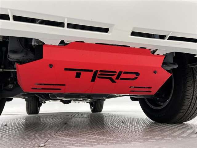 見えないところもさりげなくSUV！TRDアンダーカバー！