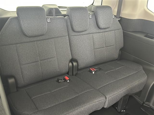 【運転席】座り心地が良いシートなので長時間の運転でも快適にお過ごしいただけます。新品のフロアマットのご注文も可能です。掲載箇所以外にご希望の写真がございましたらお気軽にお問い合わせ下さい。