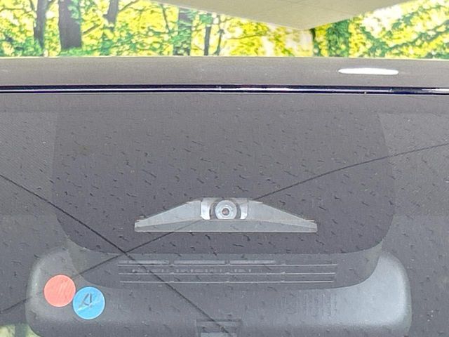 【トヨタセーフティセンス】走行中に前方の車両等を認識し、衝突しそうな時は警報とブレーキで衝突回避と被害軽減をアシスト。より安全にドライブをお楽しみいただけます。