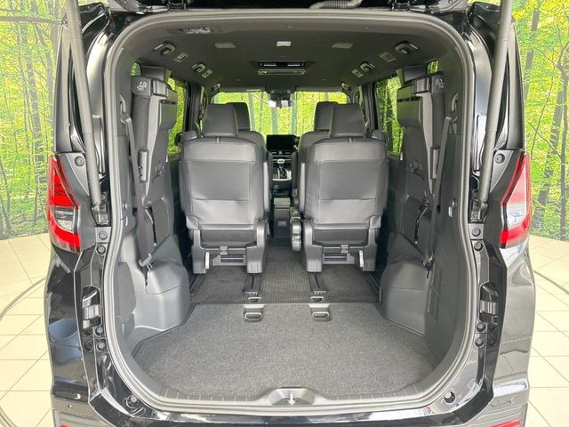 普段のお買い物や通勤、送迎等に十分な荷室スペースを確保しております。セカンドシートを倒すと、大きな荷物の積載も可能です♪