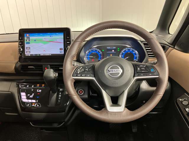 ステアリングスイッチ付きで操作・運転がしやすいハンドルです★