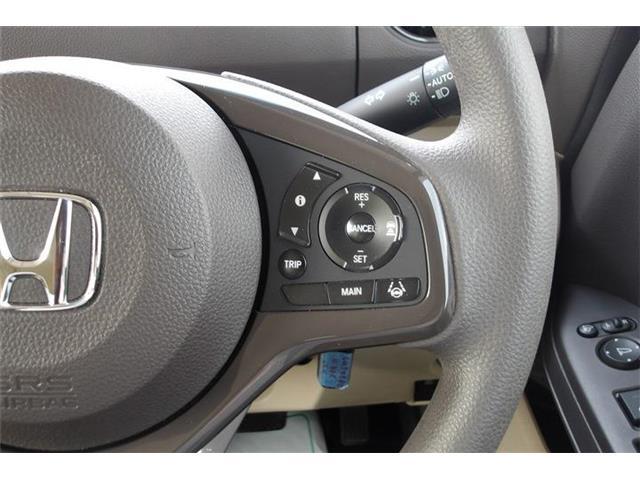 パーキングセンサー付で、車庫入れも駐車もラクラクです。