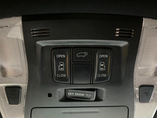【両側パワースライドドア】スマートキーや運転席のスイッチで後席両側スライドドアの開閉が可能♪電動だから力を入れてドアを開ける必要が無く、小さなお子様でも簡単に開け閉めでき快適です♪