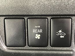 【プリクラッシュセーフティ】前方の車両等を検知し、衝突しそうな時は警報で注意を促し、ブレーキを踏む力をサポート。ブレーキを踏めなかった場合は衝突被害軽減ブレーキが作動、衝突回避をサポートします。