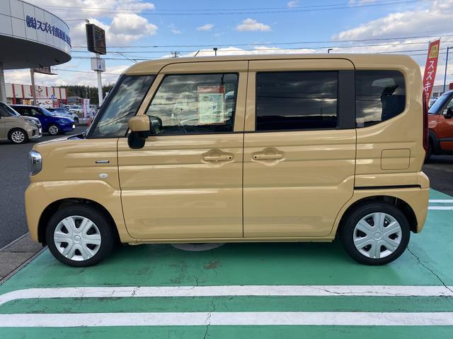 こちら側の車体後方にガソリンの給油口があります。タンクの容量は27Lでございます。