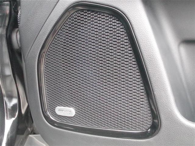 LIBERALAでは多種多様の車種をご用意させていただいております。お客様がご納得いくまで、そのお車の持つ特性を五感すべてで感じ取っていただける場をご提供します。
