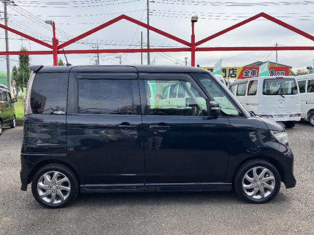 ゴールドプランは1年間の保証で走行距離は無制限となります。エアコン、パワーウィンドウ、オーディオ等、消耗品以外は保証の対象で、安心のカーライフをお約束！さらに1年間のオイル交換無料の特典もついてきます