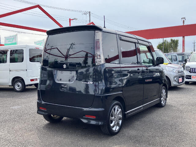 お支払総額には、法定12ヶ月整備点検費用が含まれています。年間4000台の車検を実施する自社工場にて行います。安心のカーライフをお約束します。