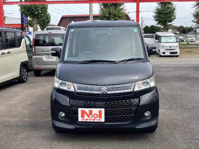 【当店のこだわり】入庫後のお車は選任スタッフによる細部清掃を実施しております。足回り、エンジンルーム、室内、室外を隅々まで綺麗にしております。展示車はピカピカです。全国配送も可能ですのでご相談下さい