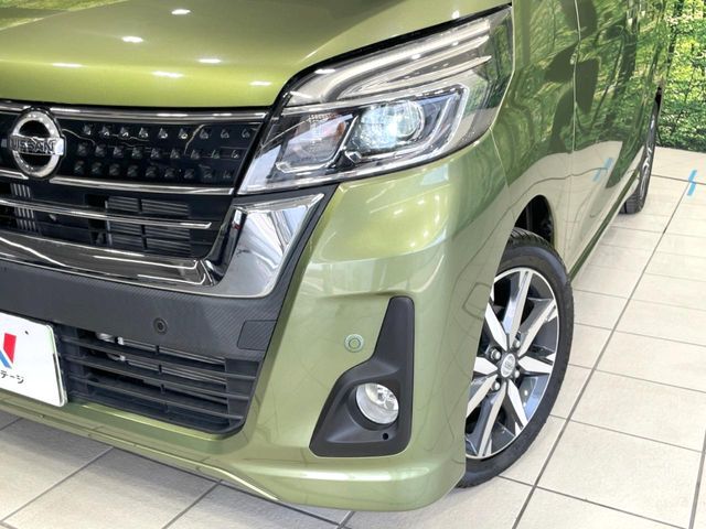 【LEDヘッドライト】悪天候や夜間走行時も良好な視界を確保し安心して運転できる高輝度LEDヘッドライトを装備！点灯速度が早く、消費電力も抑えられています。