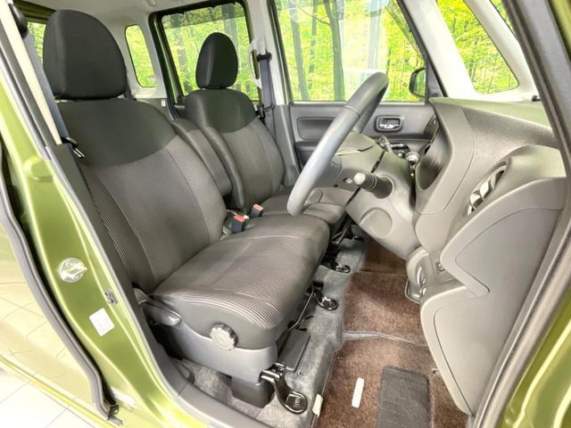 運転席シート廻りは使用感も少なく、良好な状態となっています。丁寧に使われていたことがよくわかりますね。