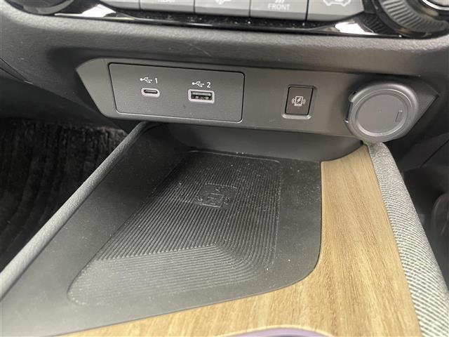 【フロアマット】ニオイが気になる方は消臭効果のある内装クリーニングオプションがおすすめです！またオプションパーツのご用意もありますので、自分だけのオリジナルの車内空間をお創りいただけます！