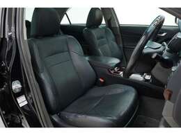 年式を感じさせない無い内装で御座います！マークxならではなシンプルな内装に仕上がっております！！