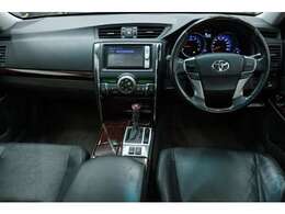 年式を感じさせない無い内装で御座います！マークxならではなシンプルな内装に仕上がっております！！