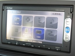 ナビゲーションはギャザズメモリーナビ（VXM-145VSi）を装着しております。AM、FM、CD、DVD再生、Bluetooth、ワンセグTVがご使用いただけます。初めて訪れた場所でも安心ですね！