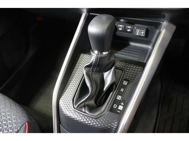 従来のATに比べ変速ショックの少ないCVT。シフトの操作はAT車と同じです。