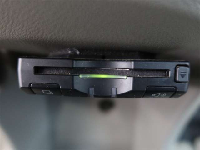 ETC車載器付きです。高速道路の料金所もスムーズに通過できます。