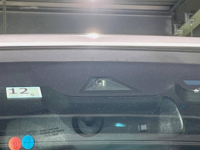 【トヨタセーフティセンス】走行中に前方の車両等を認識し、衝突しそうな時は警報とブレーキで衝突回避と被害軽減をアシスト。より安全にドライブをお楽しみいただけます。