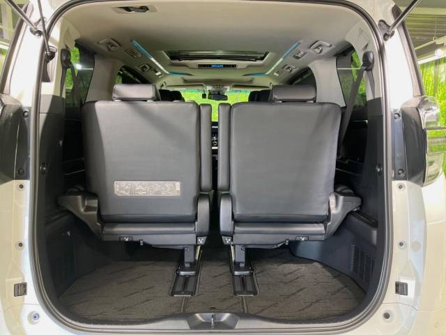 積み下ろしのしやすいデッキにはたっぷりと荷物を積み込んでいただけます。遊びから仕事まで、様々なシーンで頼れます♪