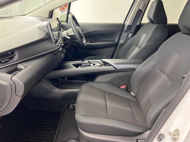 【車内ルームクリーニング済】専門スタッフにより車内はきれいにルームクリーニングを行っております。